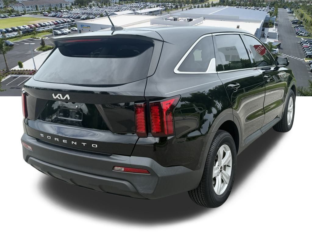 2022 Kia Sorento LX photo 4