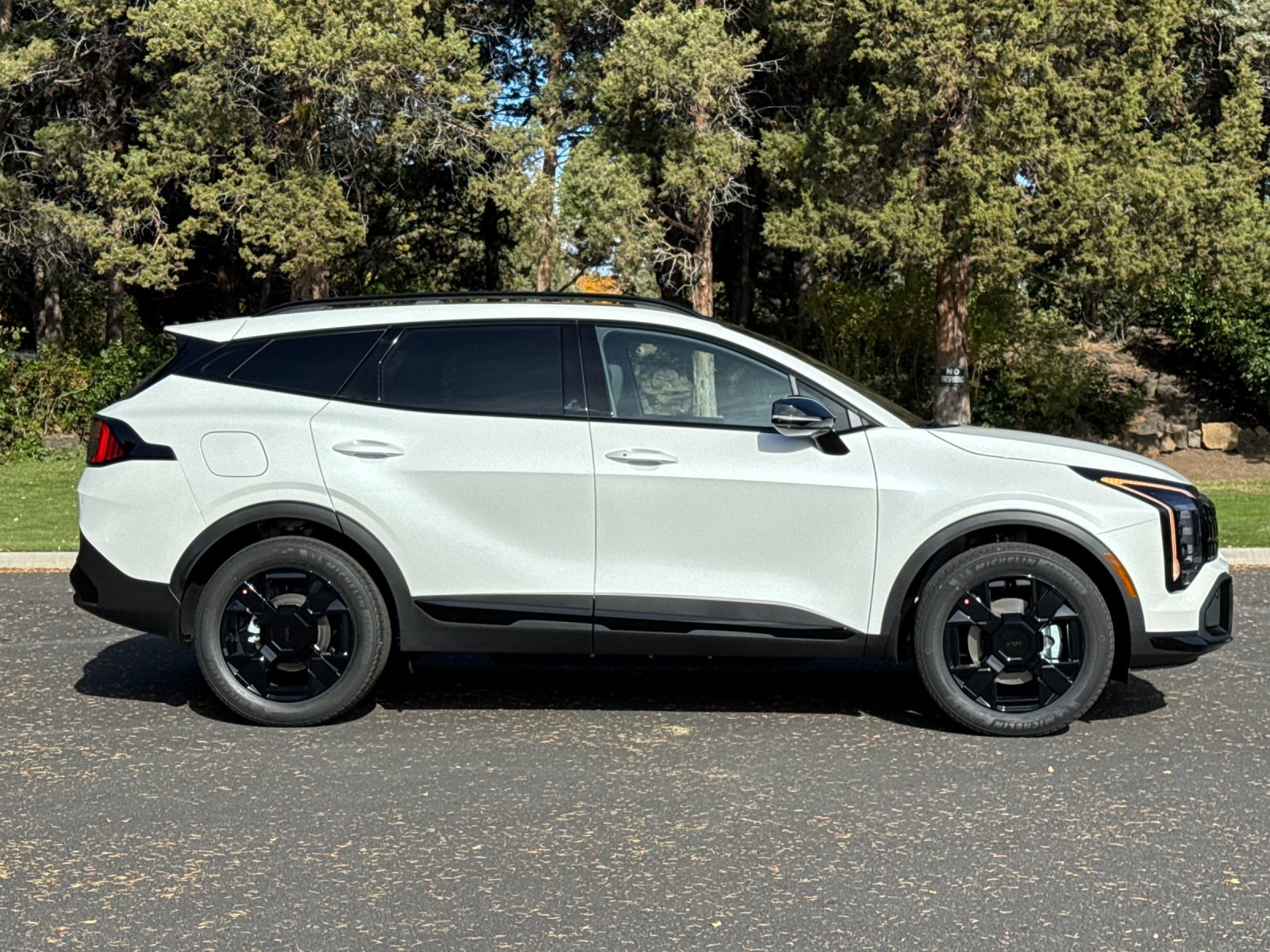 2026 Kia Sportage Plug-In Hybrid X-Line photo 3