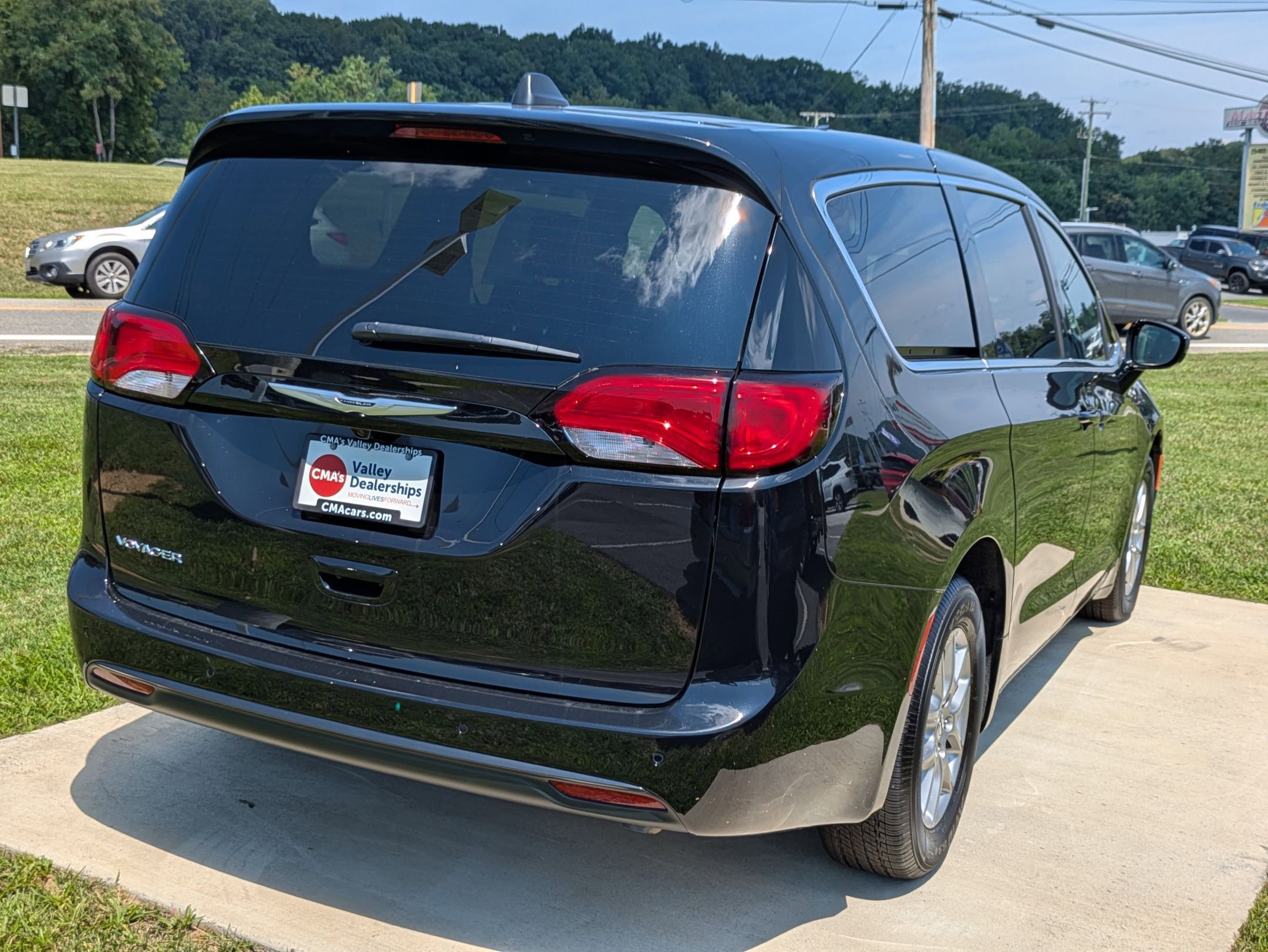 2025 Chrysler Voyager LX photo 5