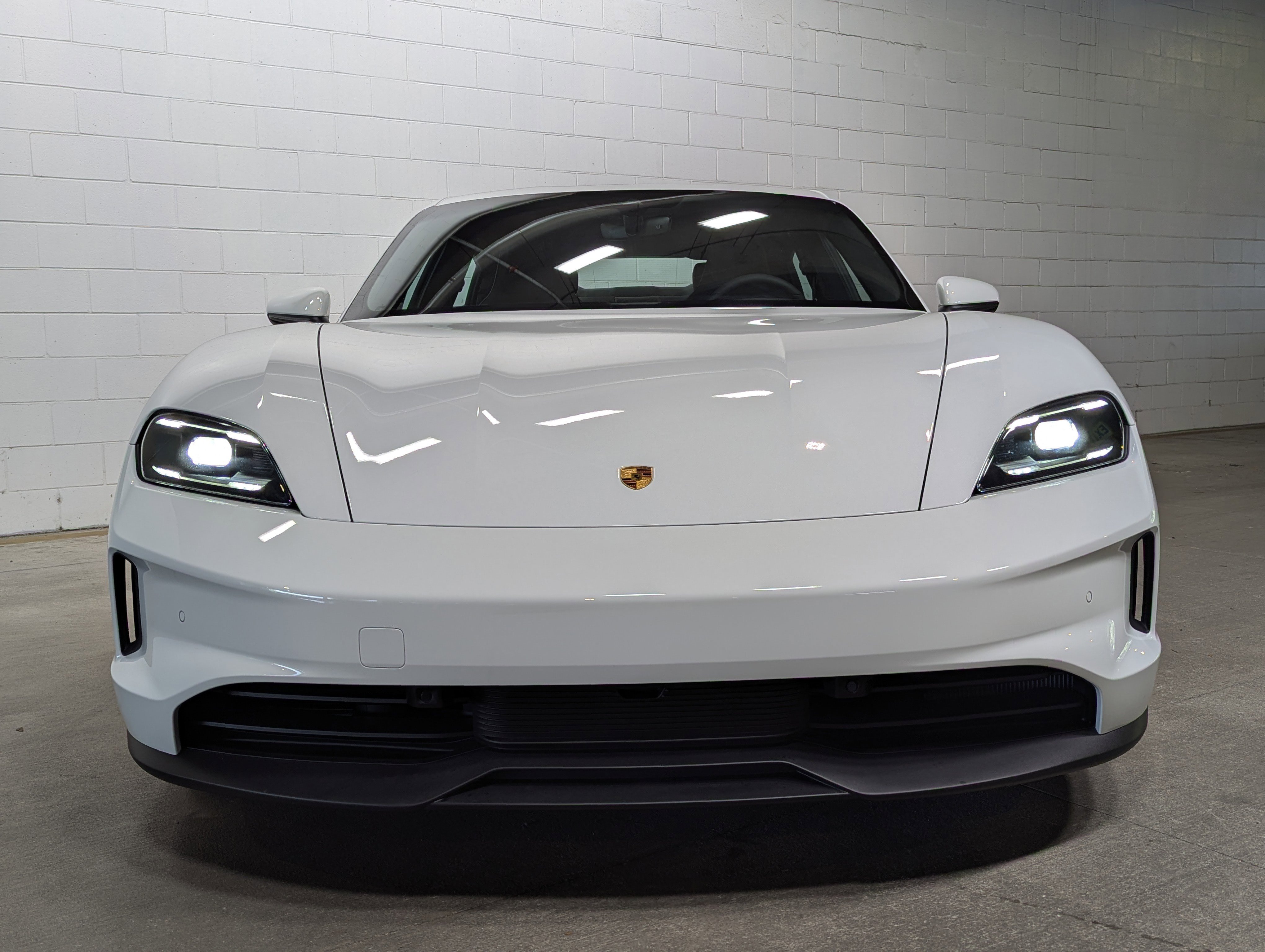 2025 Porsche Taycan 4 photo 4