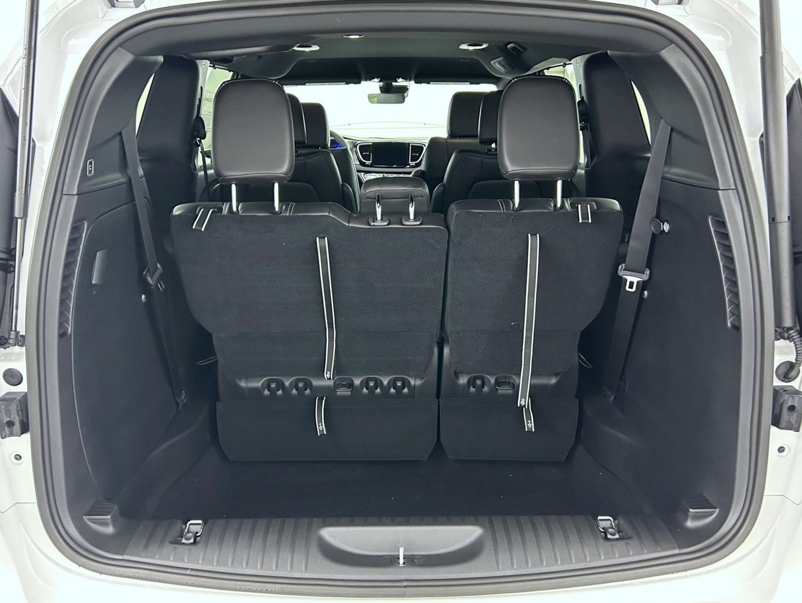 2026 Chrysler Voyager LX photo 21