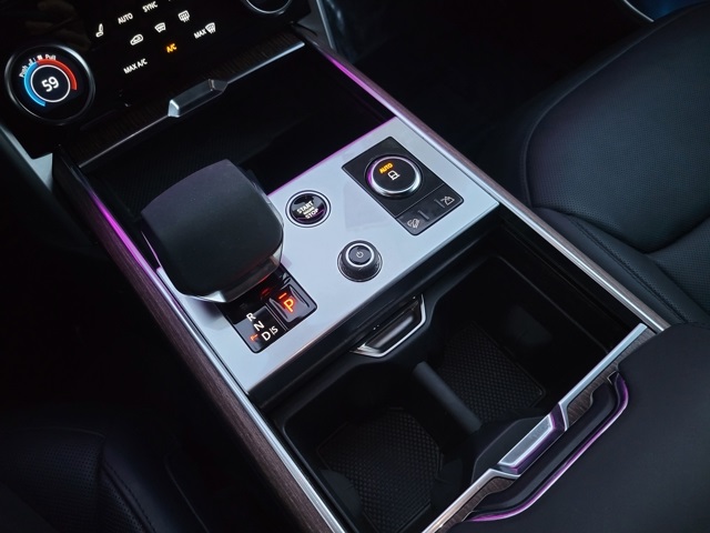 2023 Land Rover Range Rover SE photo 31