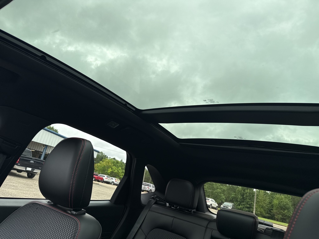 2025 Ford Escape ST-Line photo 9