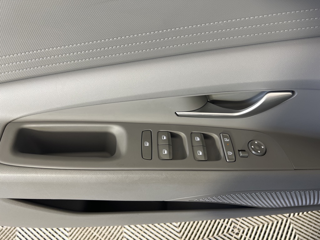2024 Hyundai Elantra SEL photo 14