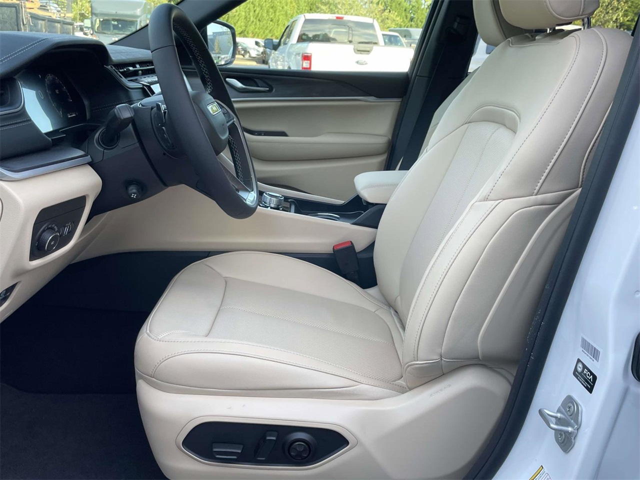 2025 Jeep Grand Cherokee Limited photo 13