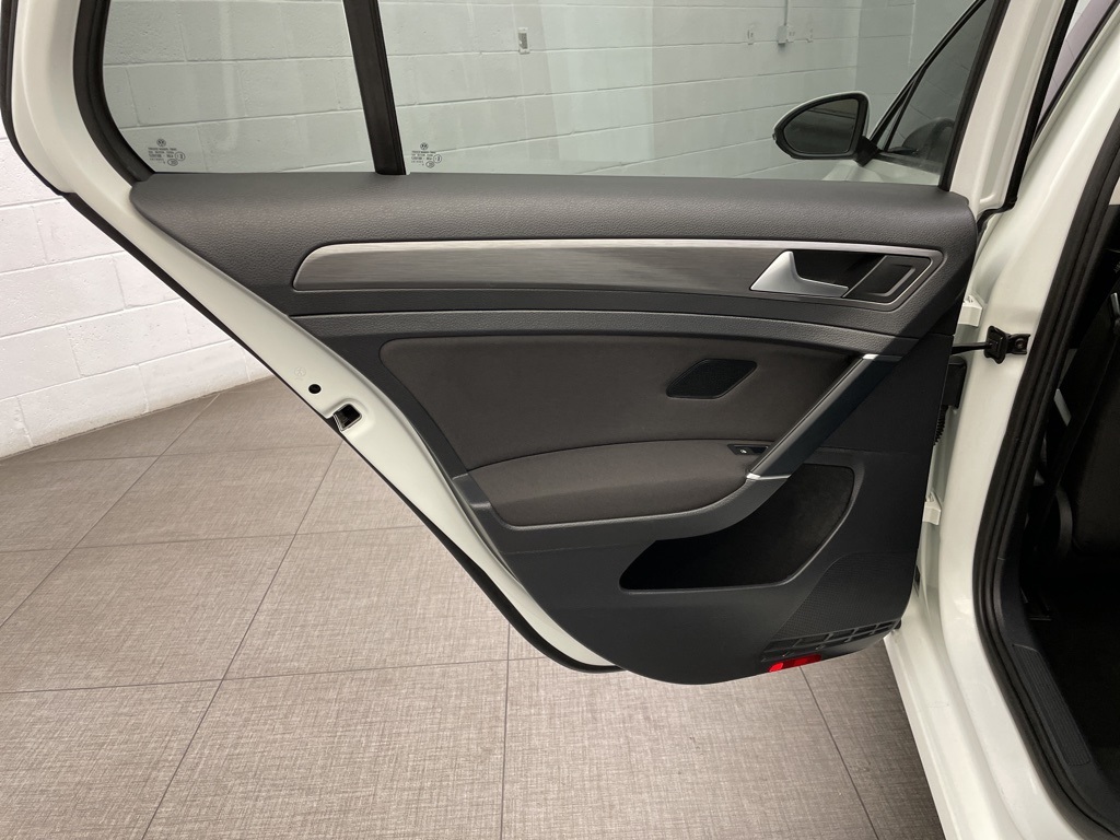 2019 Volkswagen e-Golf SE photo 17