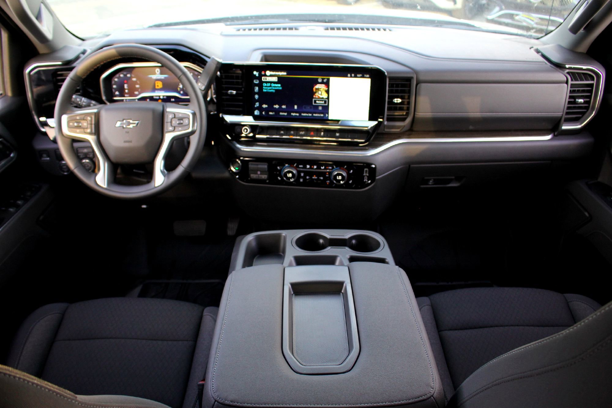 2025 Chevrolet Silverado 1500 RST photo 15