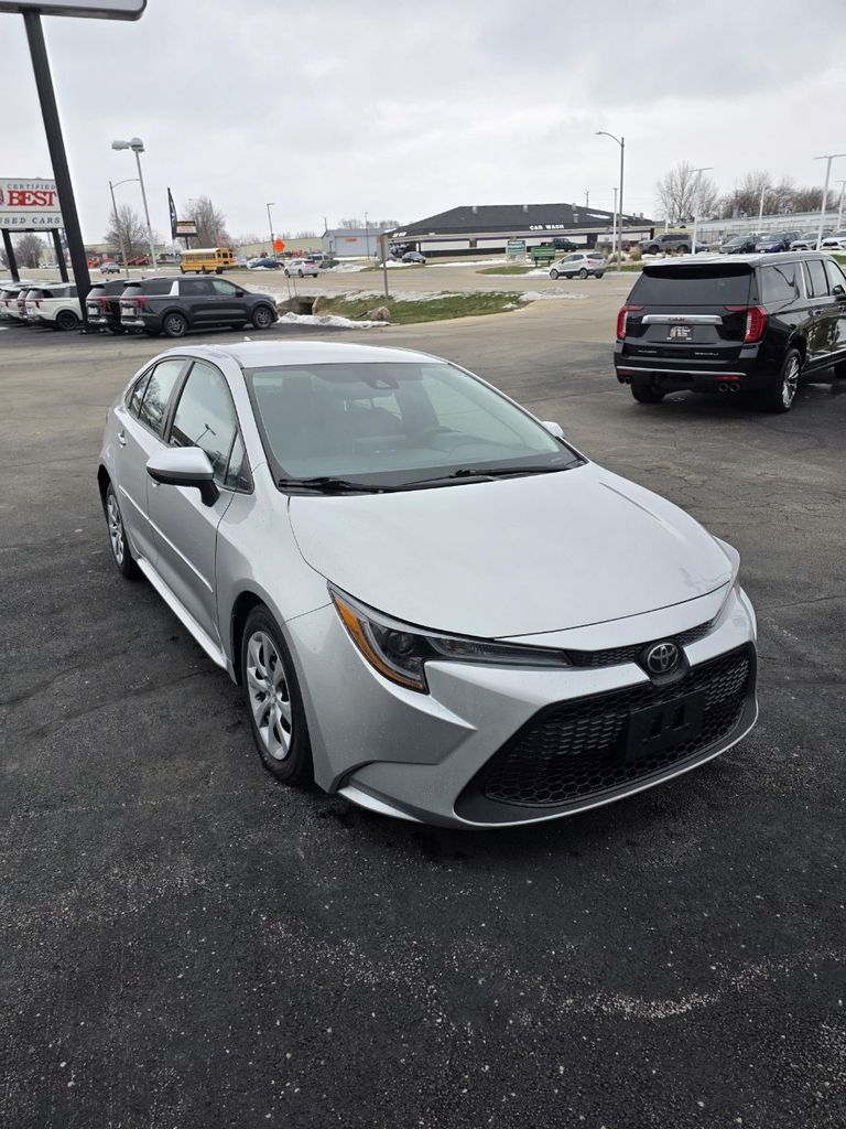 2021 Toyota Corolla LE's photo