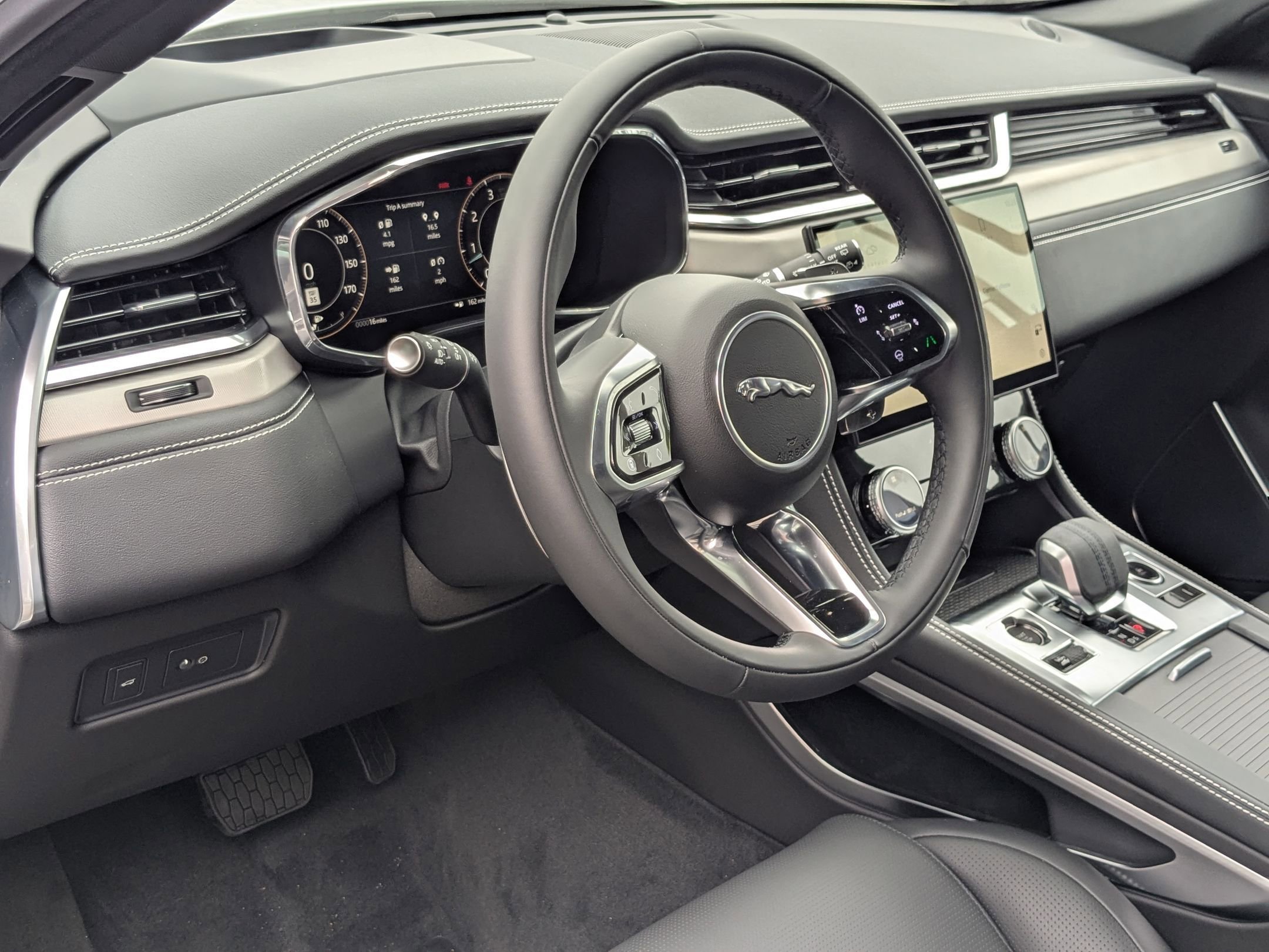 2026 Jaguar F-PACE P250 R-Dynamic S photo 3