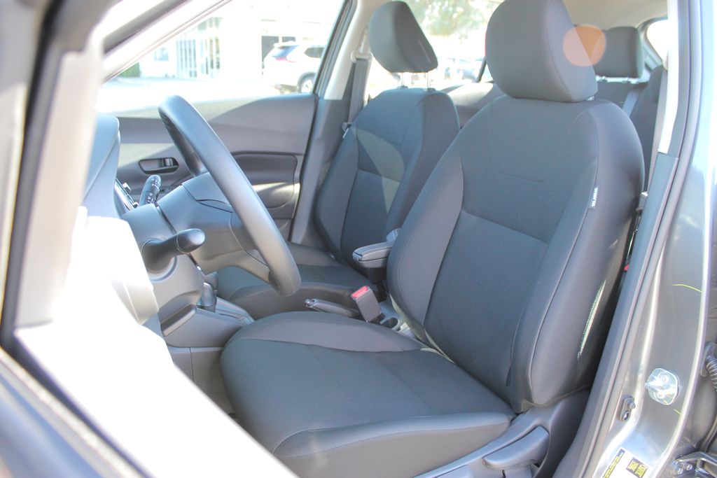 2025 Nissan Kicks Play S photo 14