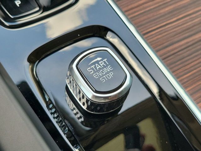 2025 Volvo V60 Cross Country B5 Plus photo 26