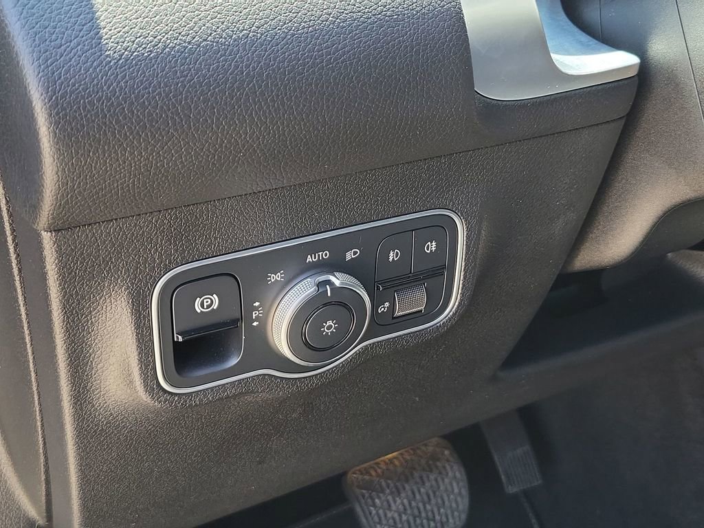 2024 Mercedes Benz GLB 250 photo 16