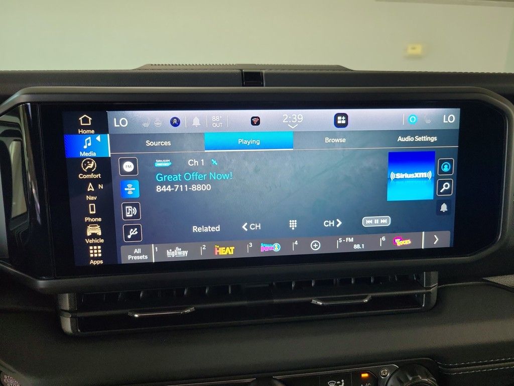 2025 Jeep Wrangler Sahara photo 17