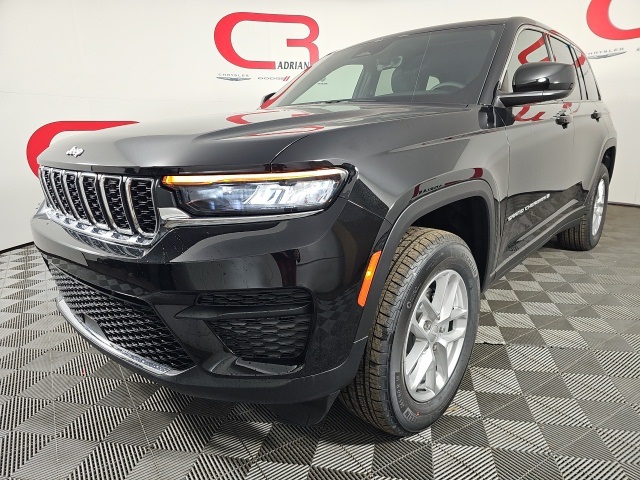 2025 Jeep Grand Cherokee Laredo X photo 3