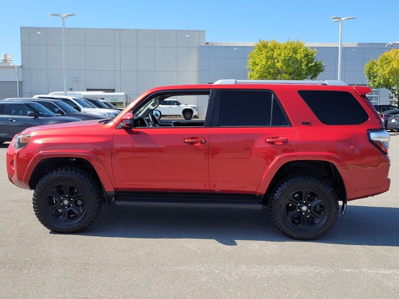 2018 Toyota 4Runner SR5 photo 4