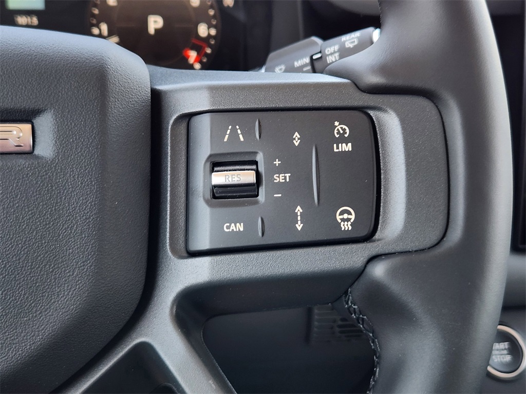 2025 Land Rover Defender 130 X-Dynamic SE photo 24