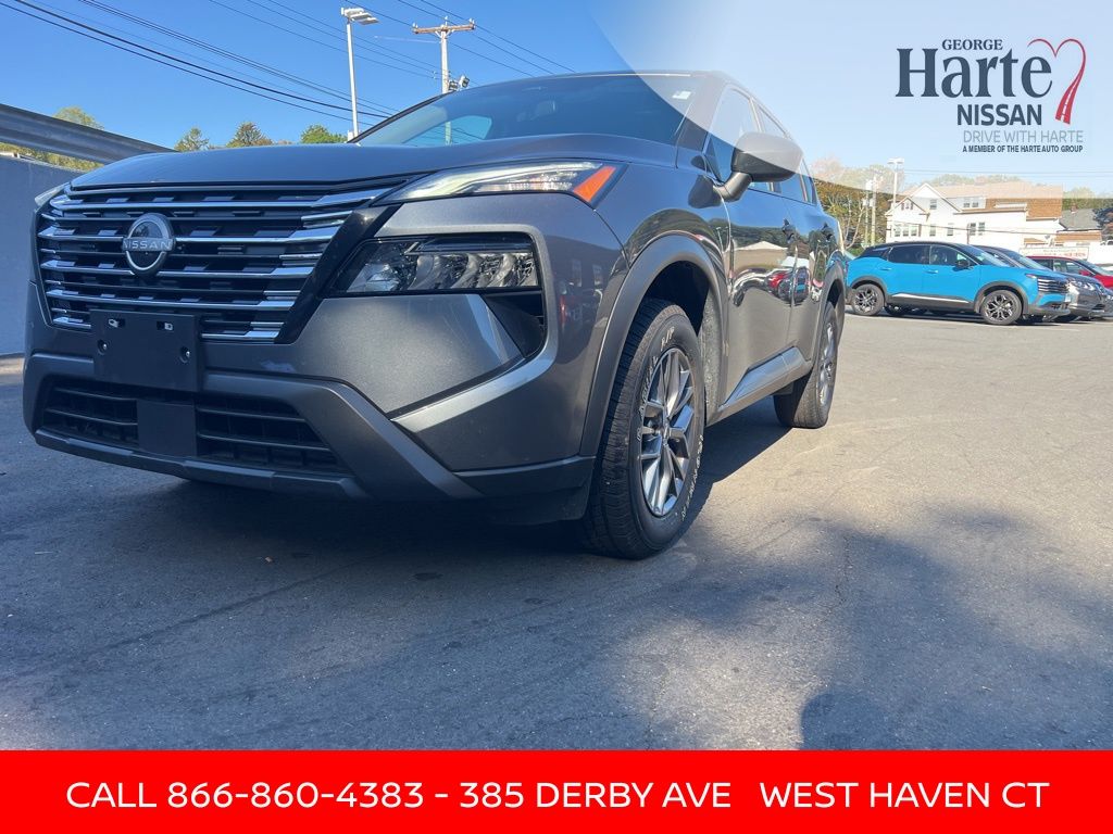 2024 Nissan Rogue S's photo