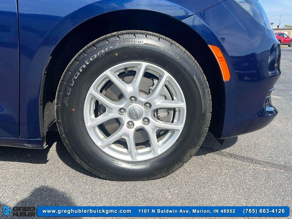 2017 Chrysler Pacifica Touring photo 10