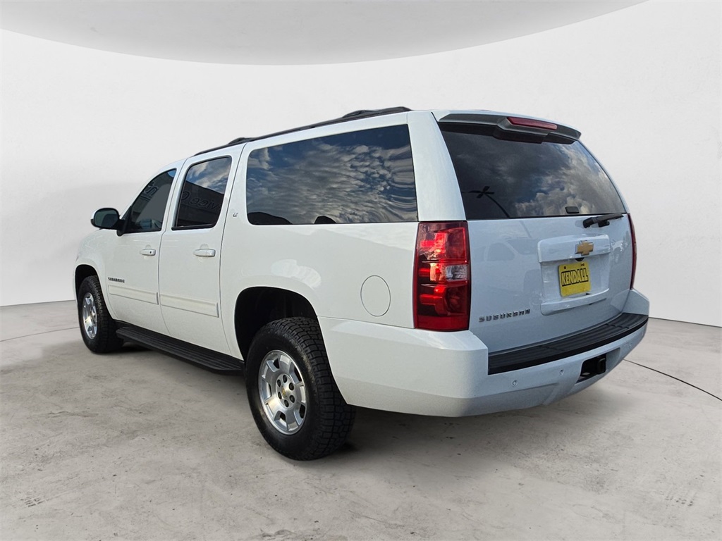 2013 Chevrolet Suburban 1500 LT photo 3