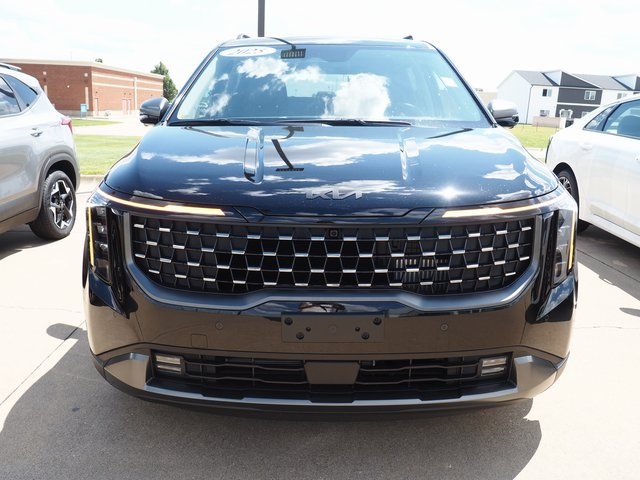 2025 Kia Carnival SX photo 3