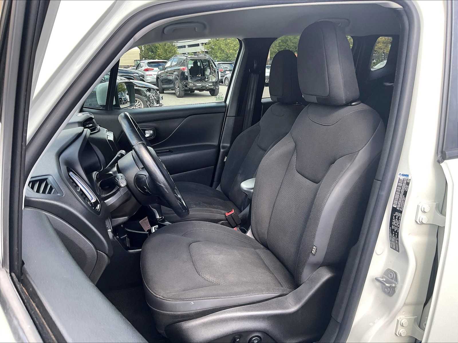 2020 Jeep Renegade Altitude photo 10
