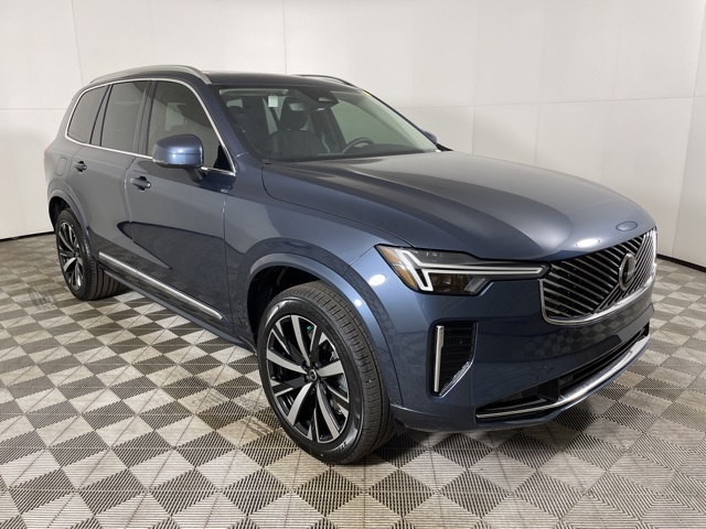 2025 Volvo XC90 B5 Core photo 2