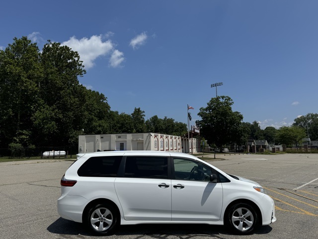 2020 Toyota Sienna L photo 5