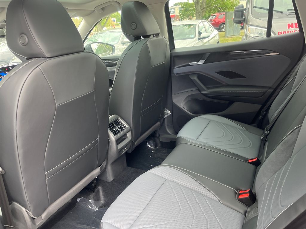 2025 Volkswagen Tiguan SE photo 18