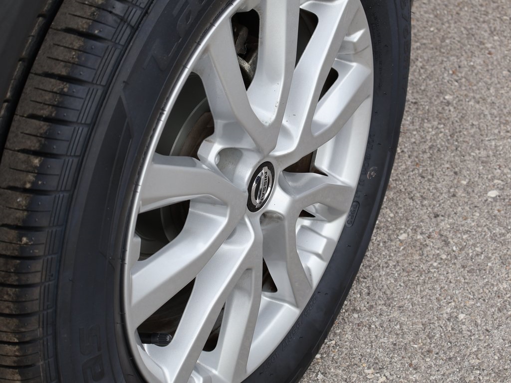 2019 Nissan Rogue SV photo 39