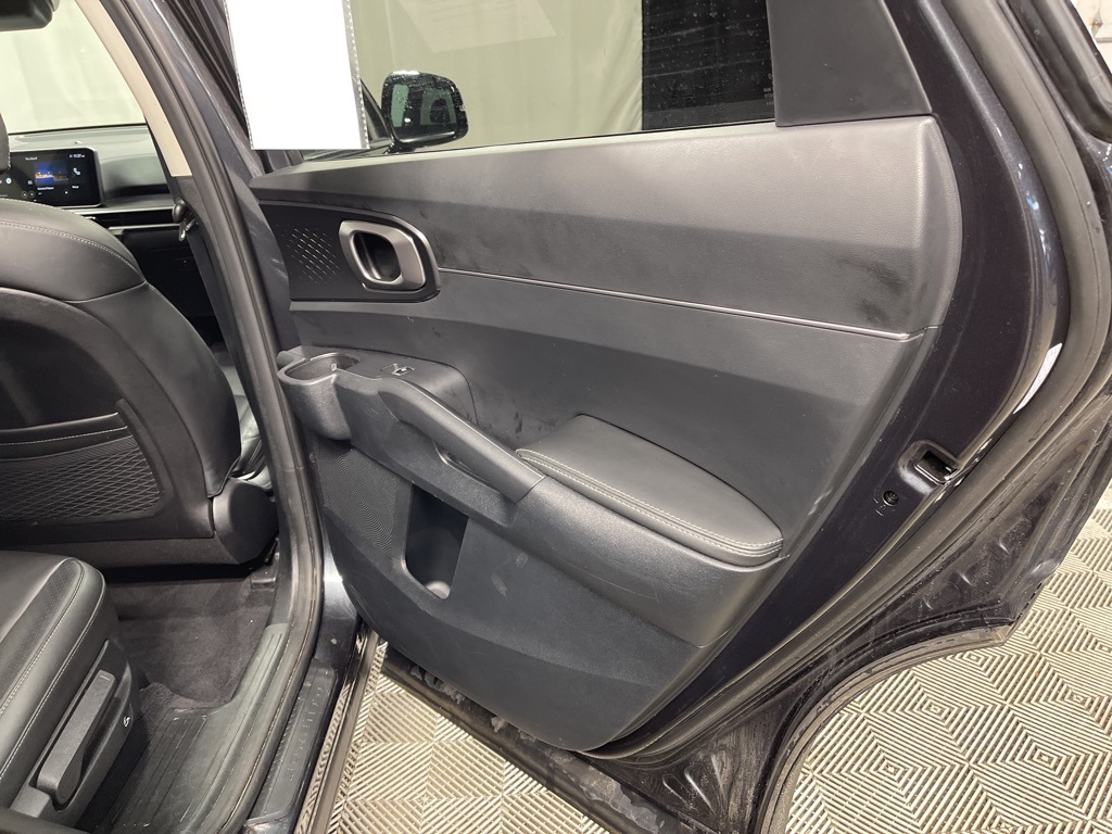 2024 Kia Sorento S photo 27