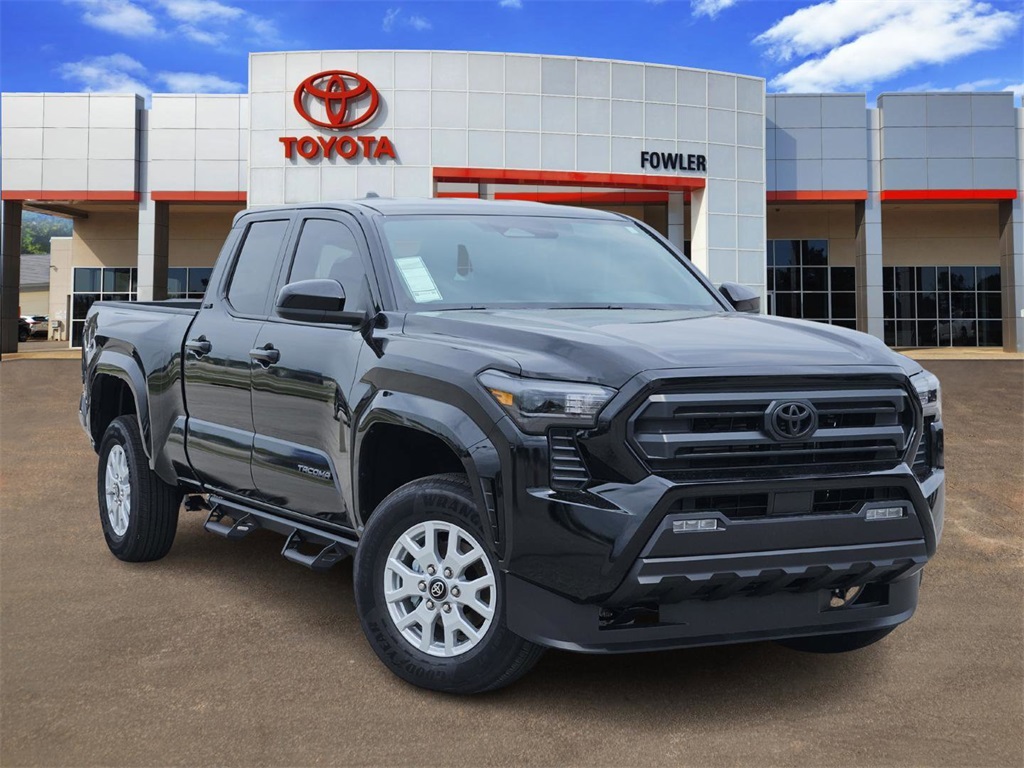 2025 Toyota Tacoma SR5's photo