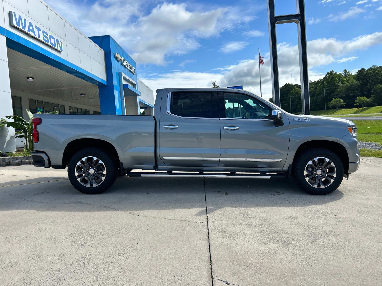 2025 Chevrolet Silverado 1500 High Country photo 3
