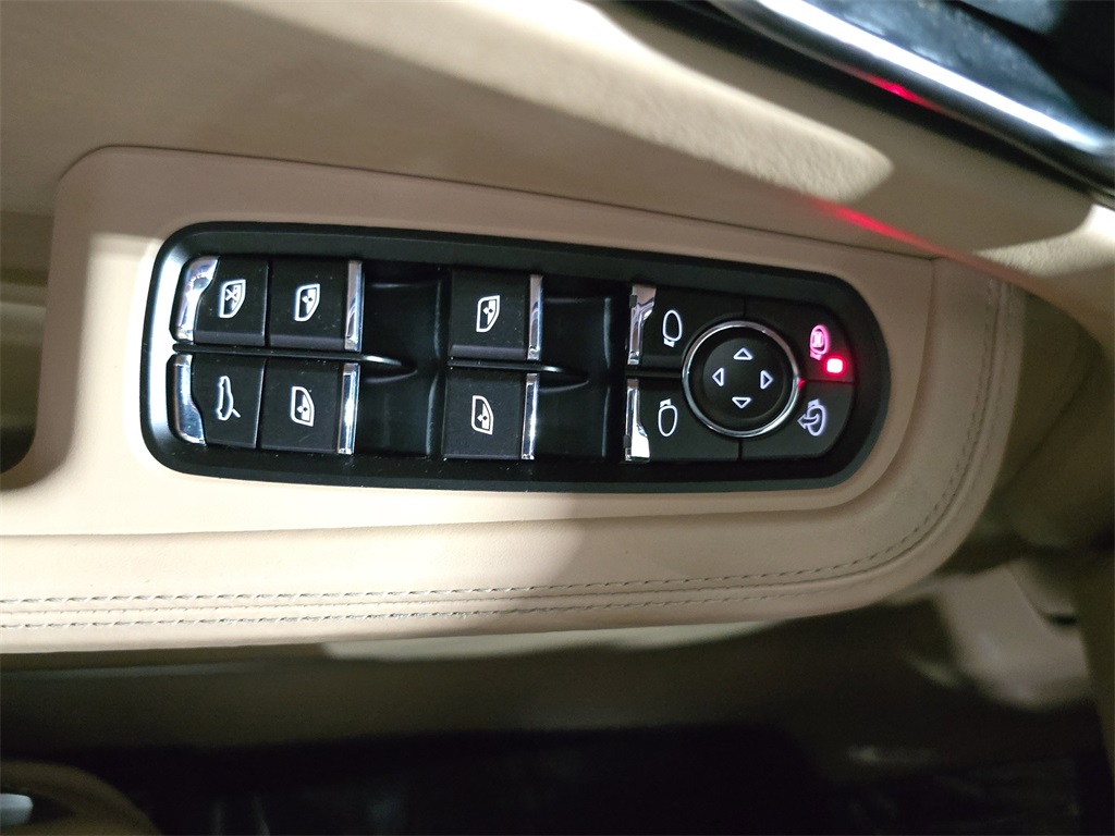 2021 Porsche Macan S photo 21