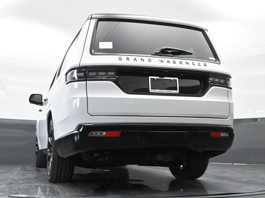 2024 Jeep Grand Wagoneer III photo 3