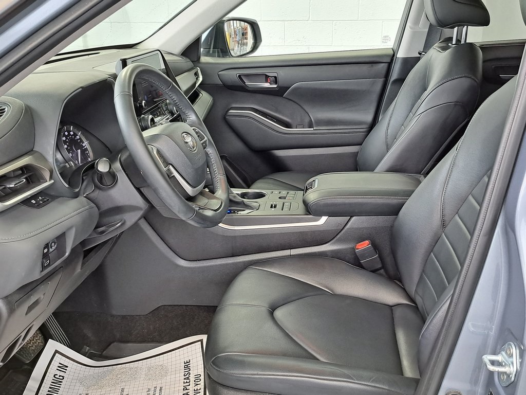 2023 Toyota Highlander L photo 22