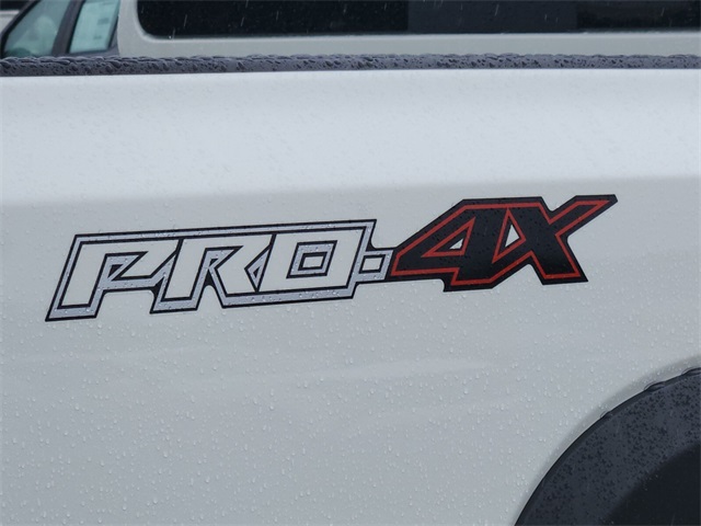 2025 Nissan Frontier PRO-4X photo 4