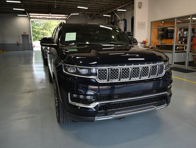 2022 Jeep Grand Wagoneer II photo 3
