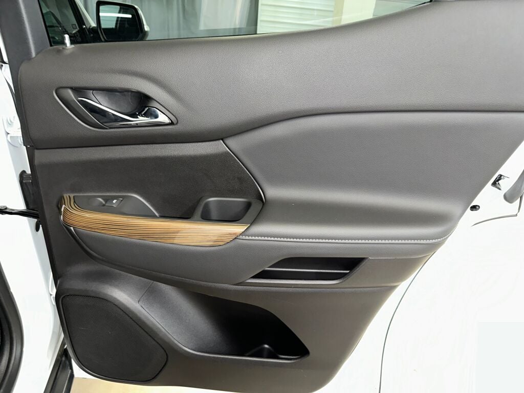 2023 Gmc Acadia SLE photo 25