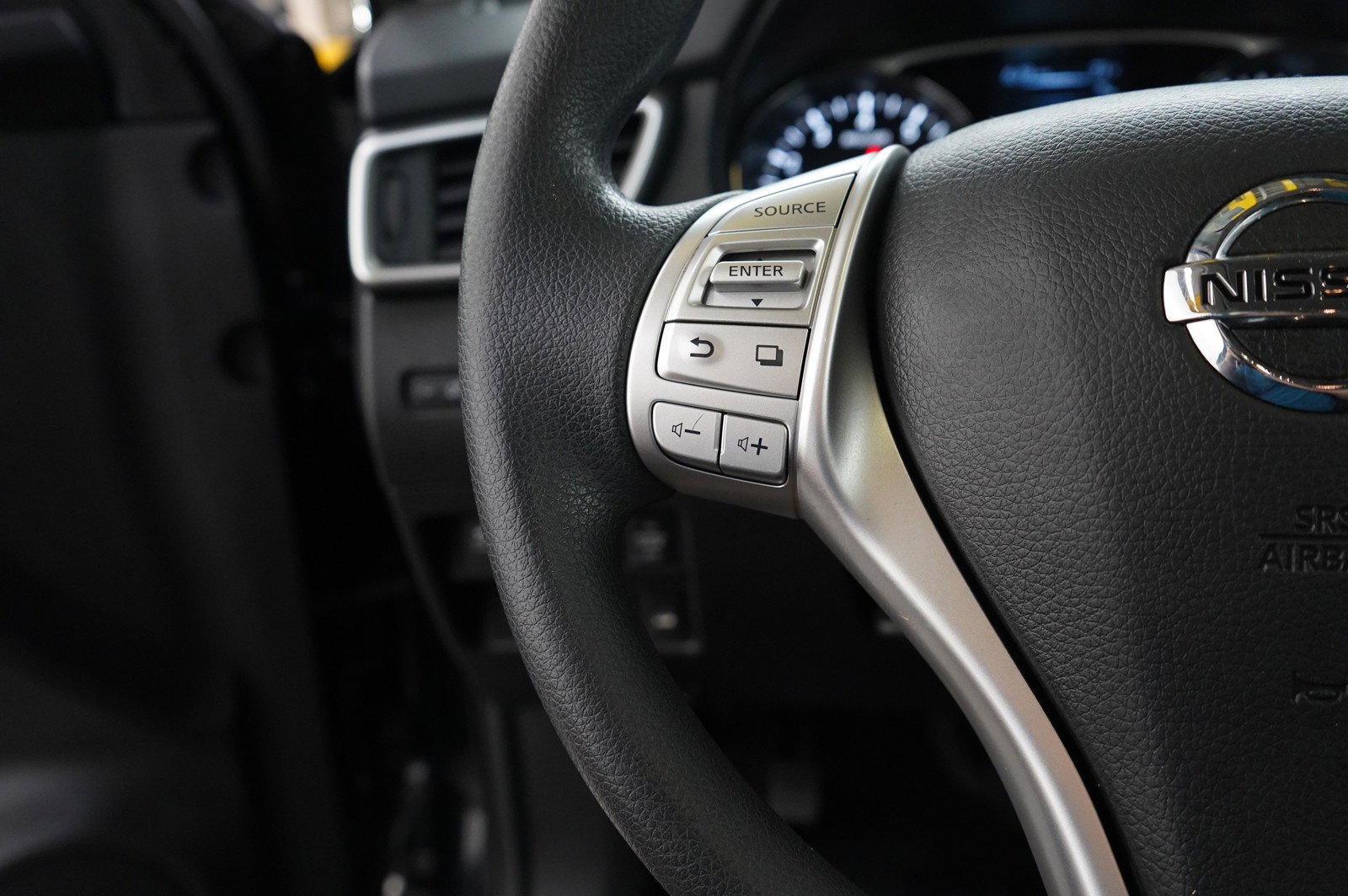 2014 Nissan Rogue SV photo 21