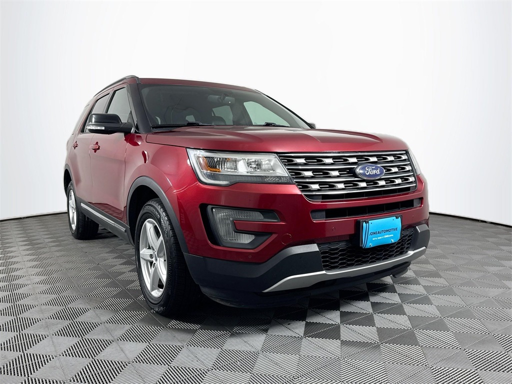 2017 Ford Explorer XLT photo 3