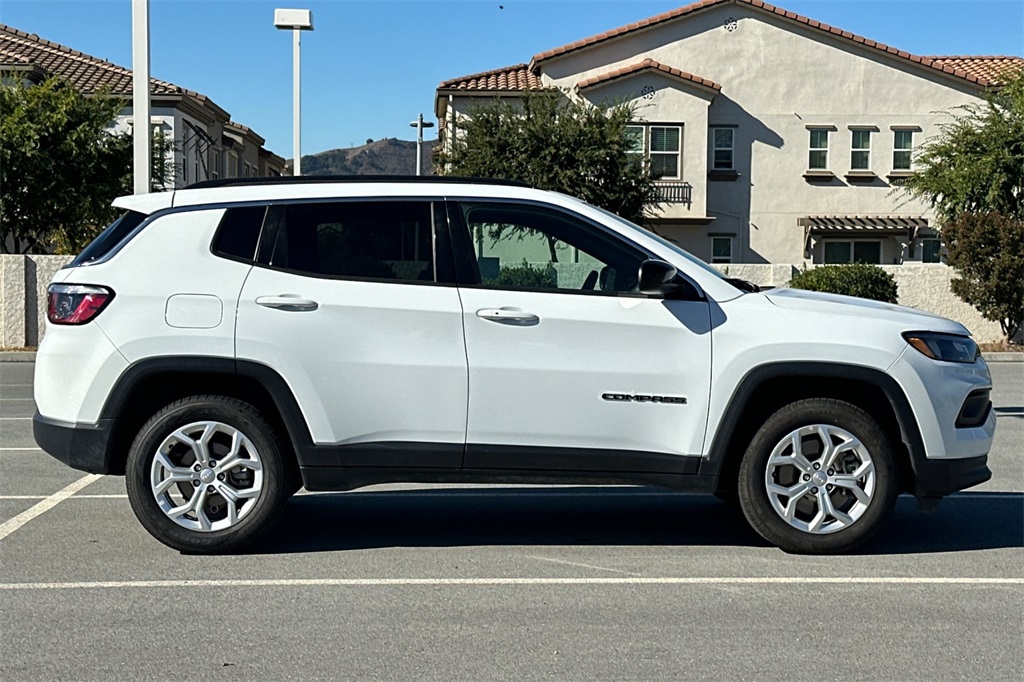 2024 Jeep Compass Latitude photo 3