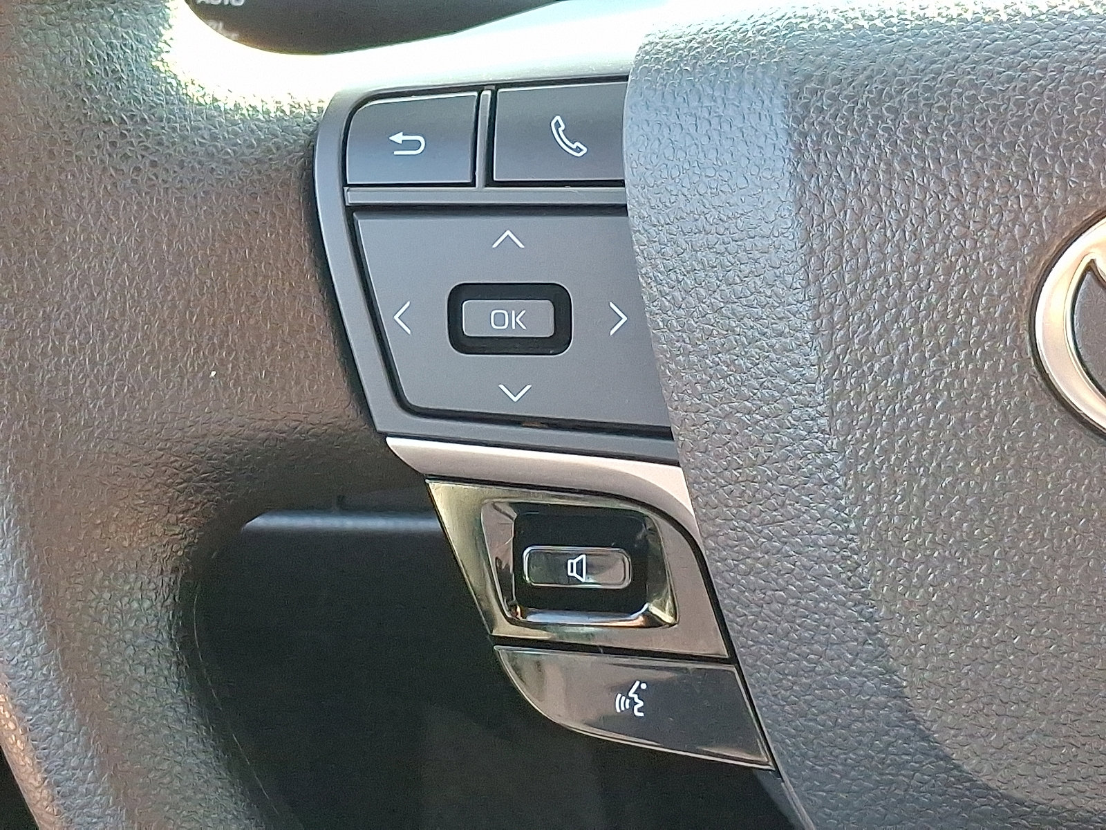 2025 Toyota Camry LE photo 17