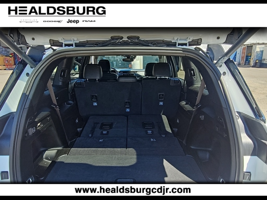 2024 Jeep Grand Cherokee Altitude photo 11