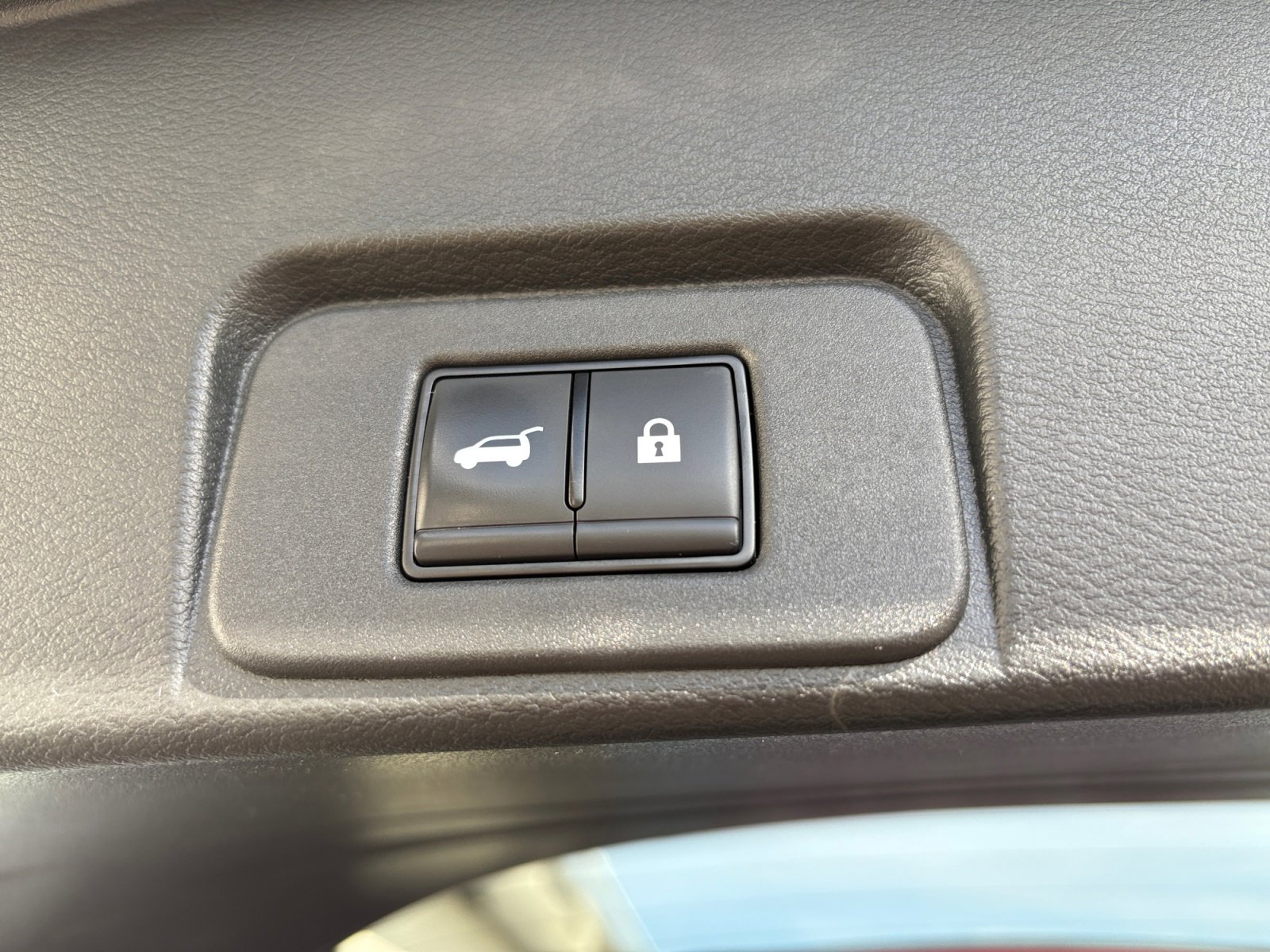 2024 Nissan Rogue SV photo 35