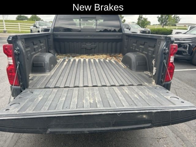 2020 Chevrolet Silverado 1500 LT photo 3