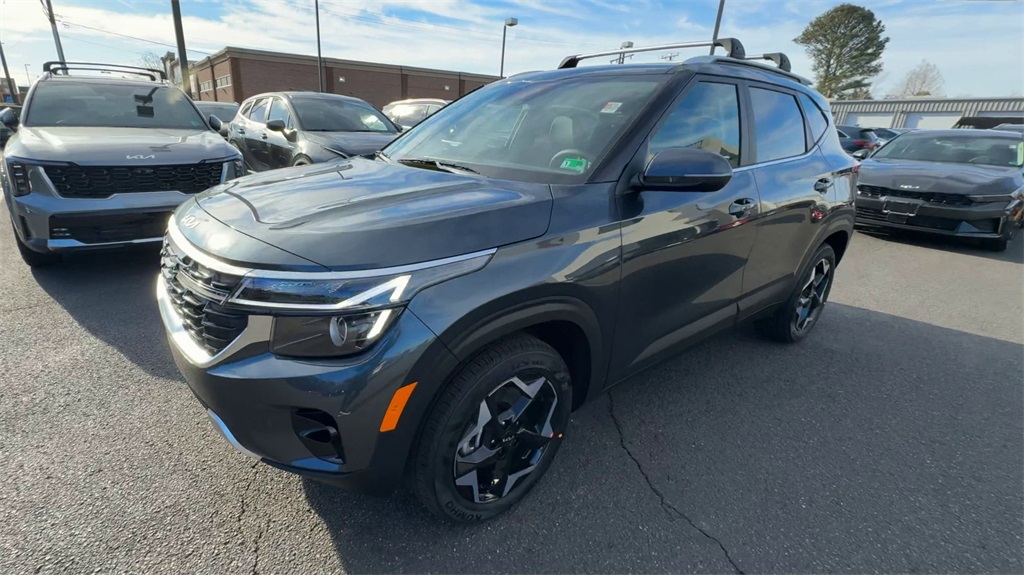 2025 Kia Seltos EX photo 4