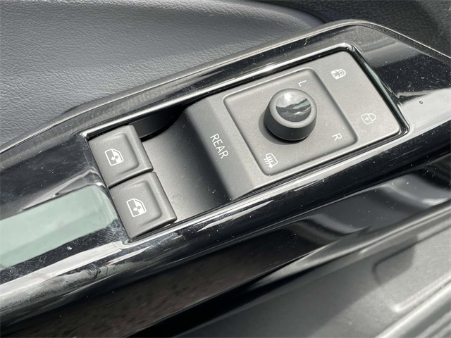 2022 Volkswagen ID.4 Pro photo 10