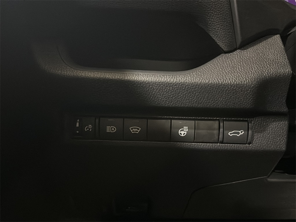 2024 Toyota RAV4 XLE photo 21