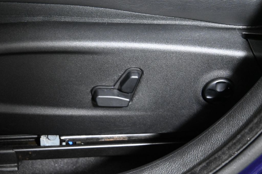 2017 Chrysler 300 S photo 30