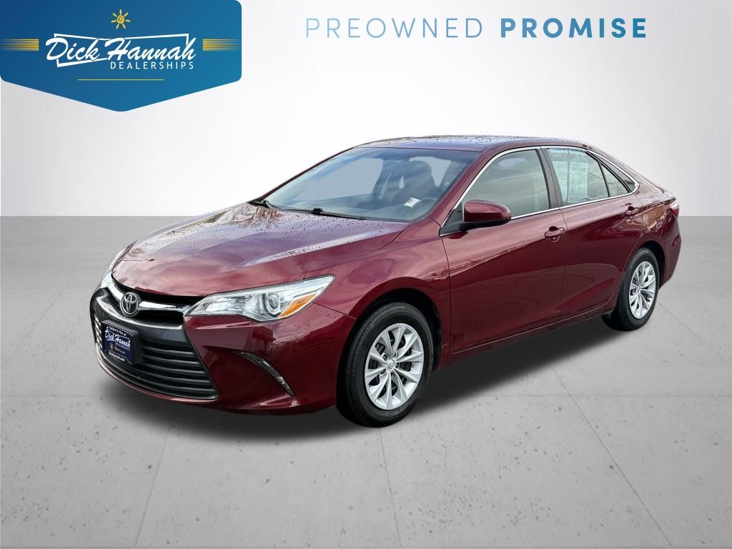 2015 Toyota Camry LE's photo